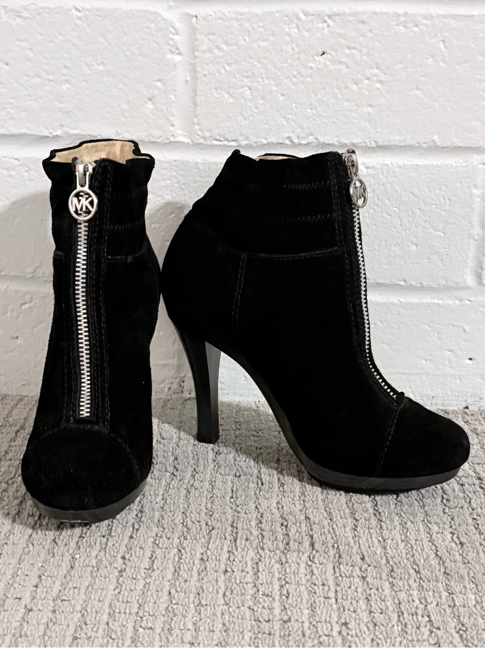 MICHAEL KORS Black Suede Front-Zip Chic Stiletto Ankle Booties ~ EUC